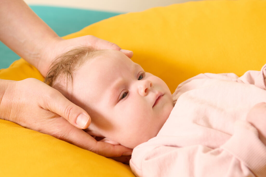 Baby bei Craniosacraler Therapie in Physiopraxis Alzenau